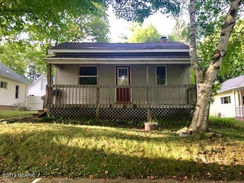 465 Third St, Manistee, MI 49660 photo 2