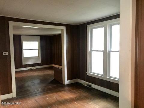 465 Third St, Manistee, MI 49660 photo 8