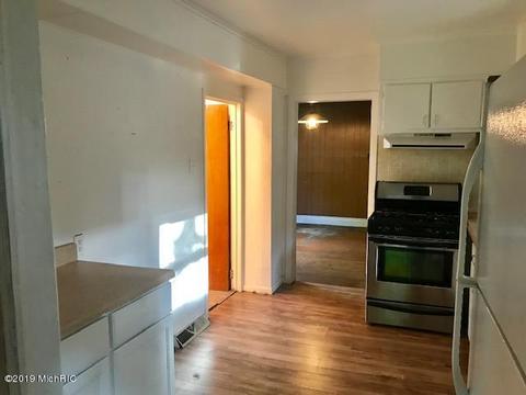 465 Third St, Manistee, MI 49660 photo 11