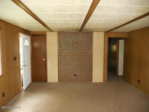 390 Kenneth Dr, Plainwell, MI 49080 photo 3