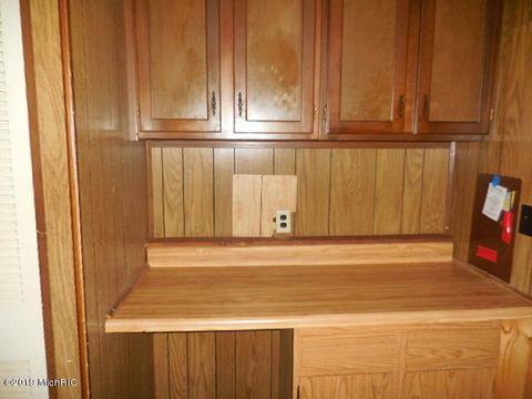 390 Kenneth Dr, Plainwell, MI 49080 photo 8