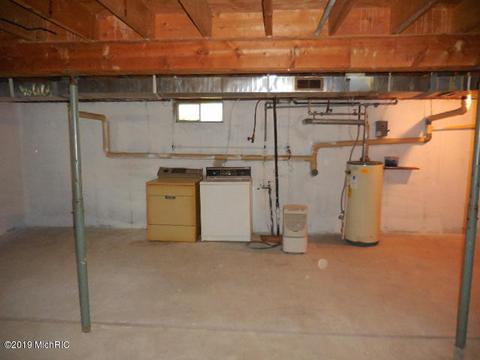 390 Kenneth Dr, Plainwell, MI 49080 photo 23