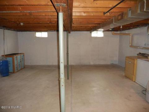 390 Kenneth Dr, Plainwell, MI 49080 photo 28