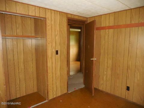 390 Kenneth Dr, Plainwell, MI 49080 photo 11