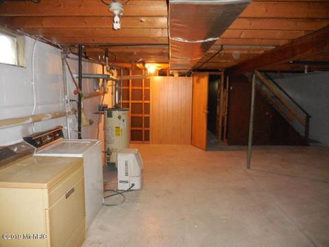 390 Kenneth Dr, Plainwell, MI 49080 photo 25