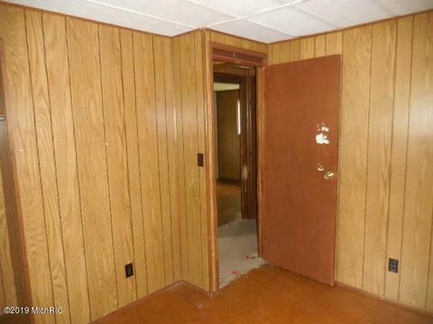 390 Kenneth Dr, Plainwell, MI 49080 photo 16