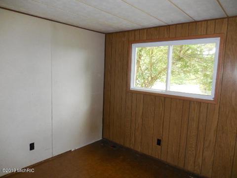 390 Kenneth Dr, Plainwell, MI 49080 photo 10