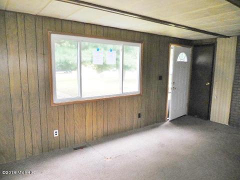 390 Kenneth Dr, Plainwell, MI 49080 photo 5