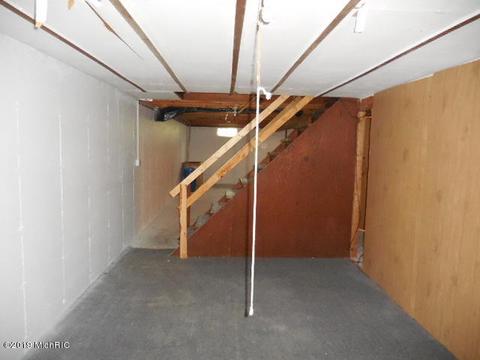 390 Kenneth Dr, Plainwell, MI 49080 photo 21