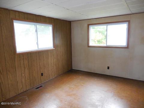 390 Kenneth Dr, Plainwell, MI 49080 photo 13