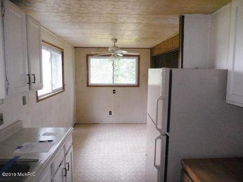 390 Kenneth Dr, Plainwell, MI 49080 photo 7