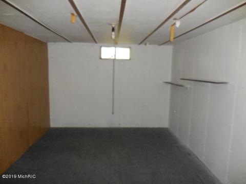 390 Kenneth Dr, Plainwell, MI 49080 photo 20