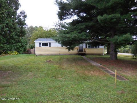 390 Kenneth Dr, Plainwell, MI 49080 photo 1