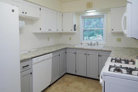 141 West St, Plainwell, MI 49080 photo 7