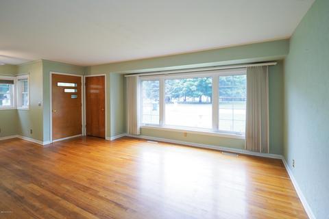 141 West St, Plainwell, MI 49080 photo 3