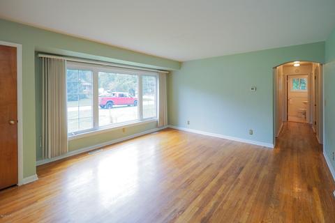 141 West St, Plainwell, MI 49080 photo 4