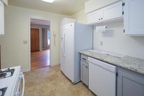 141 West St, Plainwell, MI 49080 photo 9