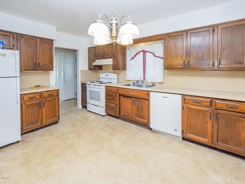 1534 E B Ave, Plainwell, MI 49080 photo 9