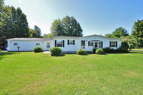 511 W Pine St, Edmore, MI 48829 photo 1