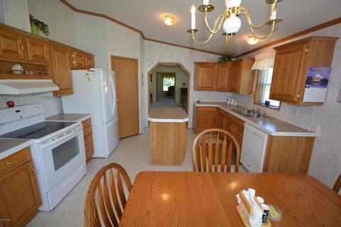 511 W Pine St, Edmore, MI 48829 photo 8