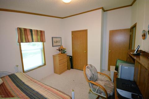 511 W Pine St, Edmore, MI 48829 photo 21