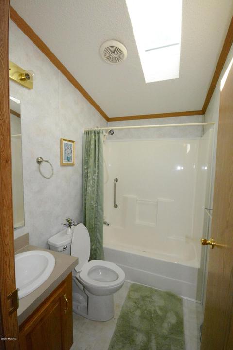 511 W Pine St, Edmore, MI 48829 photo 22