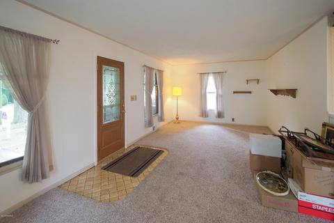 620 Pine St, Three Rivers, MI 49093 photo 4