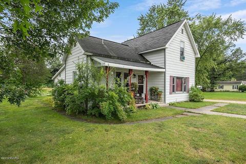 1012 E James St, White Cloud, MI 49349 photo 1