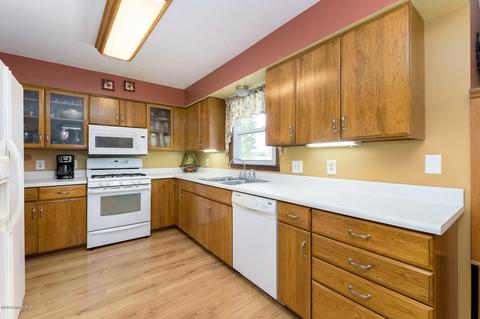1069 Sir Knight Rd, Plainwell, MI 49080 photo 11