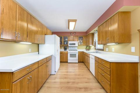 1069 Sir Knight Rd, Plainwell, MI 49080 photo 12
