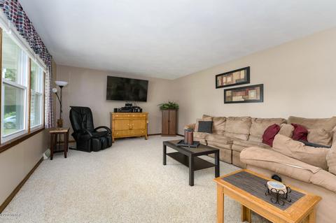 1069 Sir Knight Rd, Plainwell, MI 49080 photo 4