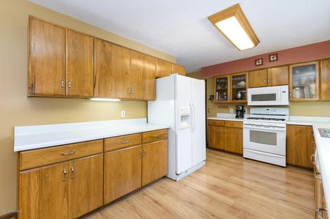 1069 Sir Knight Rd, Plainwell, MI 49080 photo 13