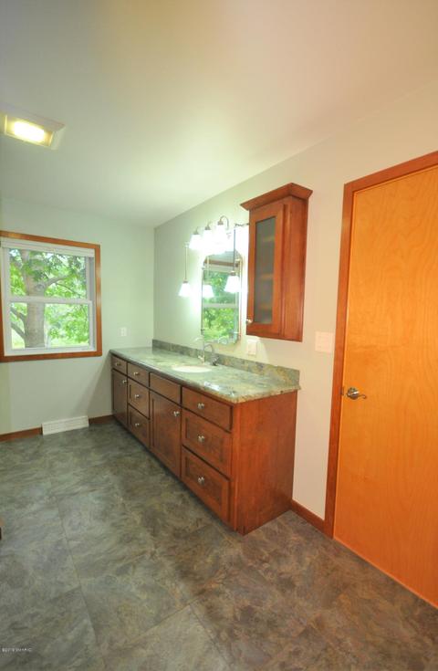 105 N Whites Bridge Rd, Belding, MI 48809 photo 11