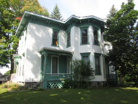 106 W Pine St, Stanton, MI 48888 photo 2
