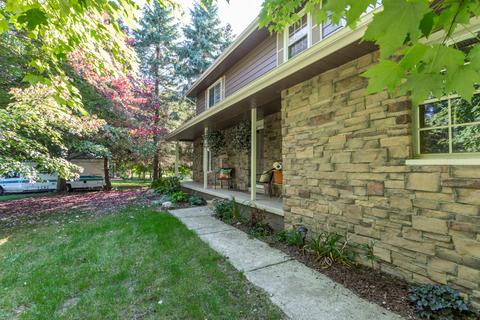 1025 Pinecone Dr, Howell, MI 48843 photo 2