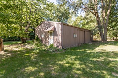 1025 Pinecone Dr, Howell, MI 48843 photo 23