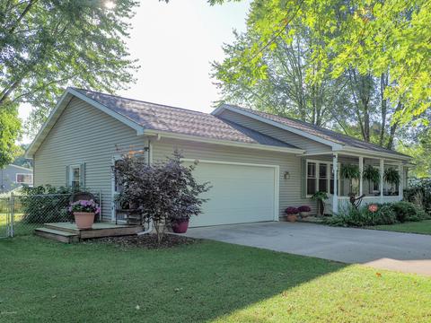195 Moon Dr, Plainwell, MI 49080 photo 3