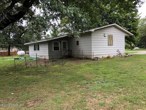 879 Carlson Dr, Stanton, MI 48888 photo 4