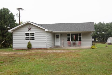 13180 Riverside Dr, Constantine, MI 49042 photo 1