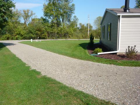 665 Mill St, Concord, MI 49237 photo 3