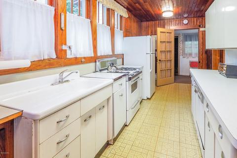 832 S Willlow Bch, Augusta, MI 49012 photo 19