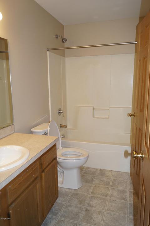 240 Pineview Dr, Belding, MI 48809 photo 15