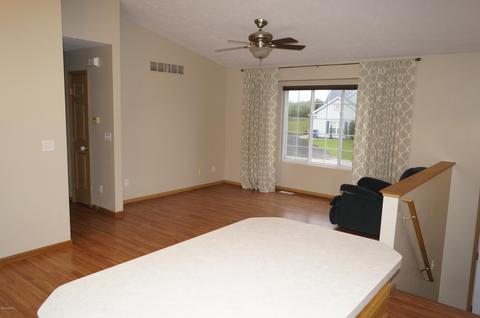 240 Pineview Dr, Belding, MI 48809 photo 9