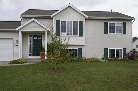 240 Pineview Dr, Belding, MI 48809 photo 2