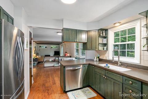 565 Edgeworthe Dr SE, Ada, MI 49301 photo 9