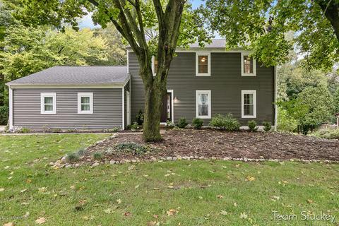 565 Edgeworthe Dr SE, Ada, MI 49301 photo 2