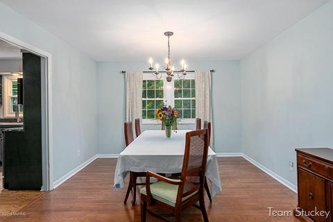 565 Edgeworthe Dr SE, Ada, MI 49301 photo 8