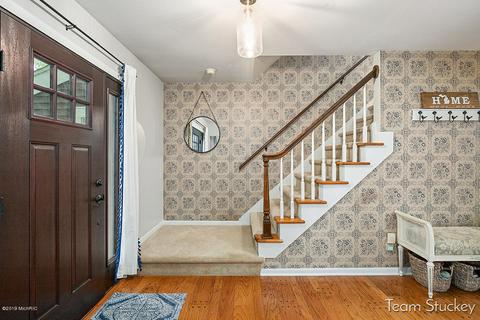 565 Edgeworthe Dr SE, Ada, MI 49301 photo 4