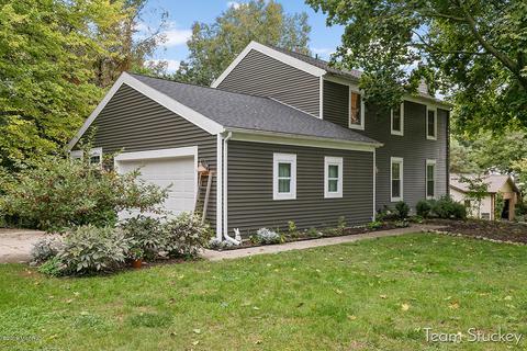 565 Edgeworthe Dr SE, Ada, MI 49301 photo 3