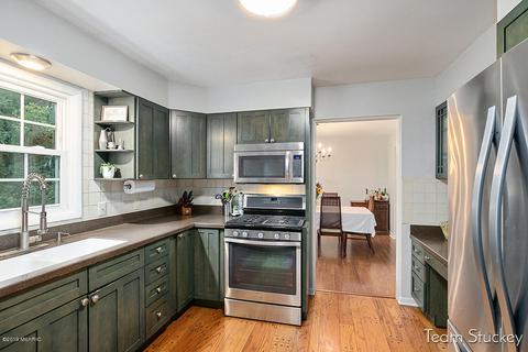 565 Edgeworthe Dr SE, Ada, MI 49301 photo 10